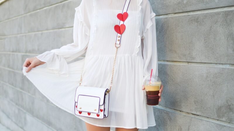 A newbie girl know about teddy bear